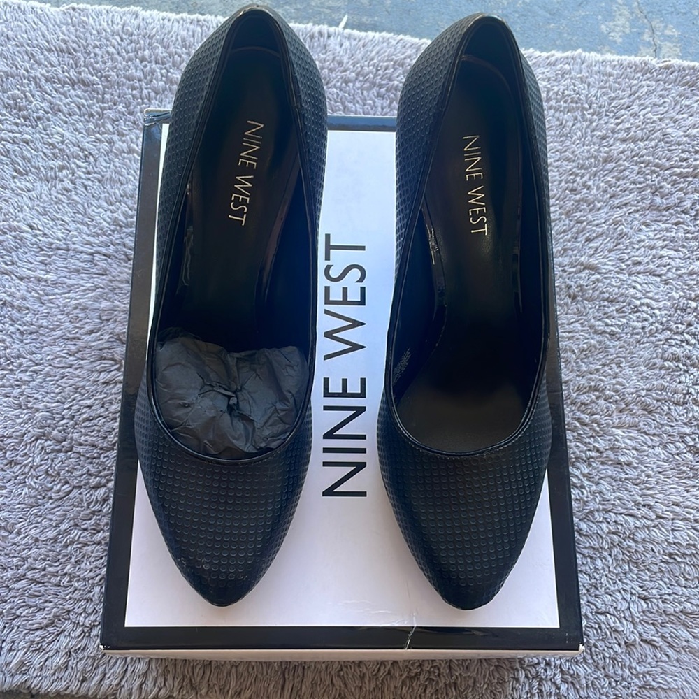 Black heels with texture